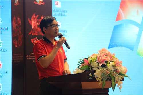 校工會(huì)主席楊要武發(fā)言