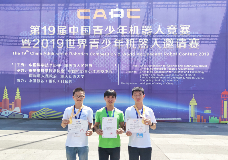 3圖為羅中師生在大賽會場合影留念(800px).jpg 3圖為羅中師生在大賽會場合影留念(800px).jpg