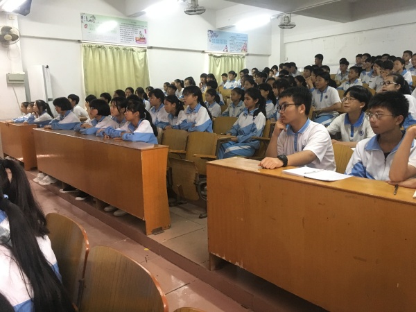 神舟學校在校多媒體教室開展健康教育進校園主題講座活動集錦 (3).JPG