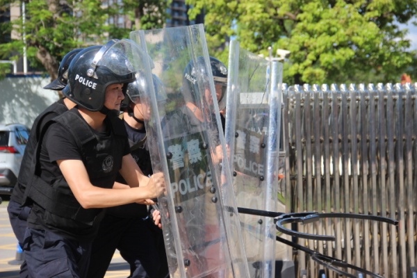 武警出動(dòng).jpg