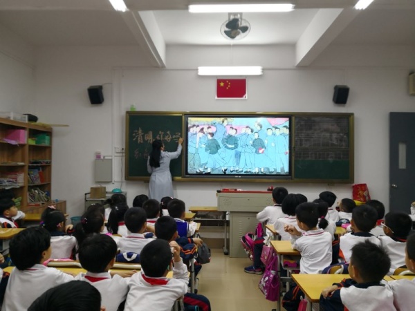 張志紅老師組織上主題班會課.jpg