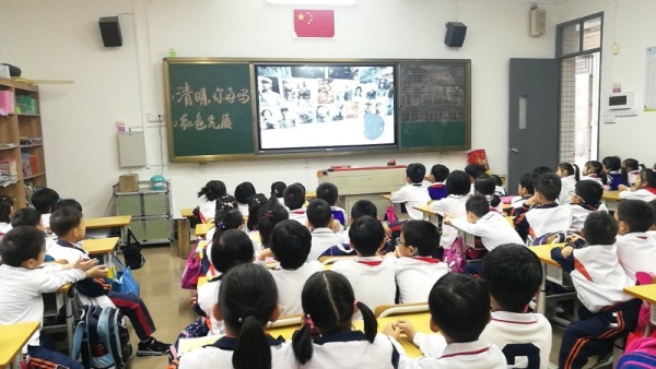 一4班觀看視頻:紅色氣質(zhì).jpg