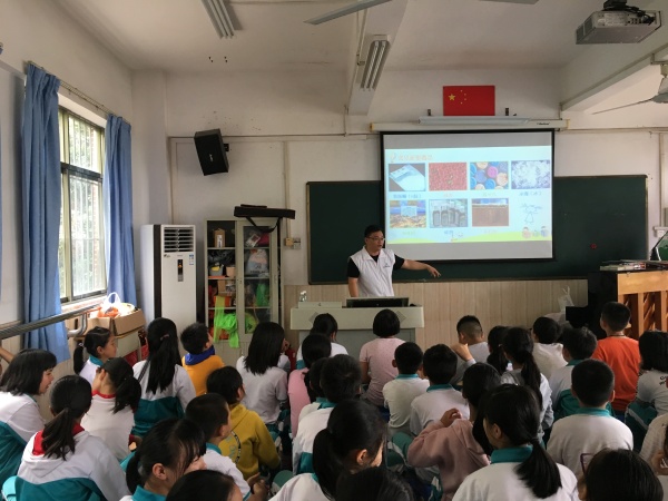 2月28日禁毒講座IMG_2469.JPG