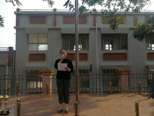 圖為劉依婷校長(zhǎng)在讀書節(jié)開幕式致詞.jpg