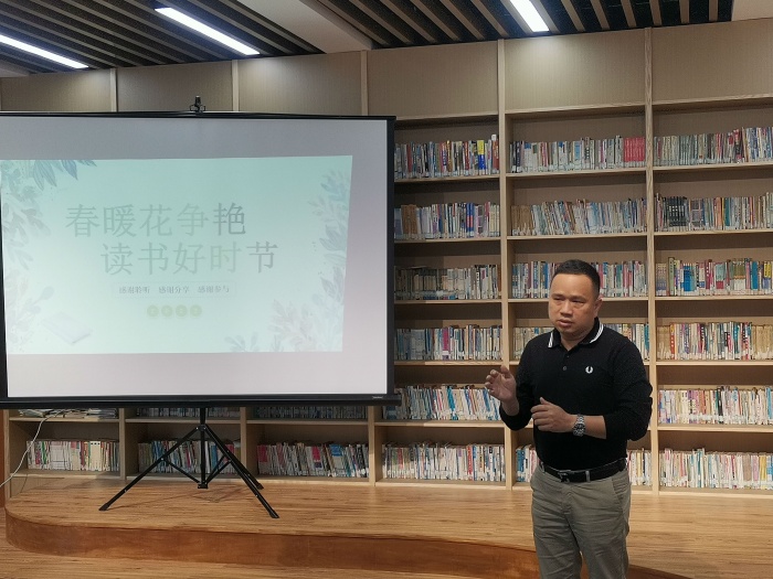 圖為郭上達(dá)校長在青年讀書聯(lián)盟上做總結(jié)發(fā)言.jpg