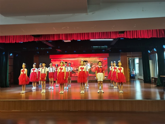 開發(fā)區(qū)二小舉行“黨的盛典，人民的節(jié)日”慶祝中國共產(chǎn)黨成立100周年系列主題活動之紅色經(jīng)典誦讀大賽