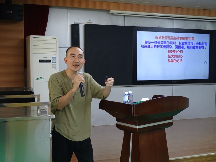 【我為群眾辦實事】開發(fā)區(qū)第二小學邀請專家開展特色班建設培訓講座