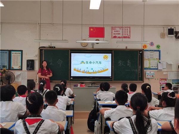 守護(hù)生命陽(yáng)光，積極健康成長(zhǎng)