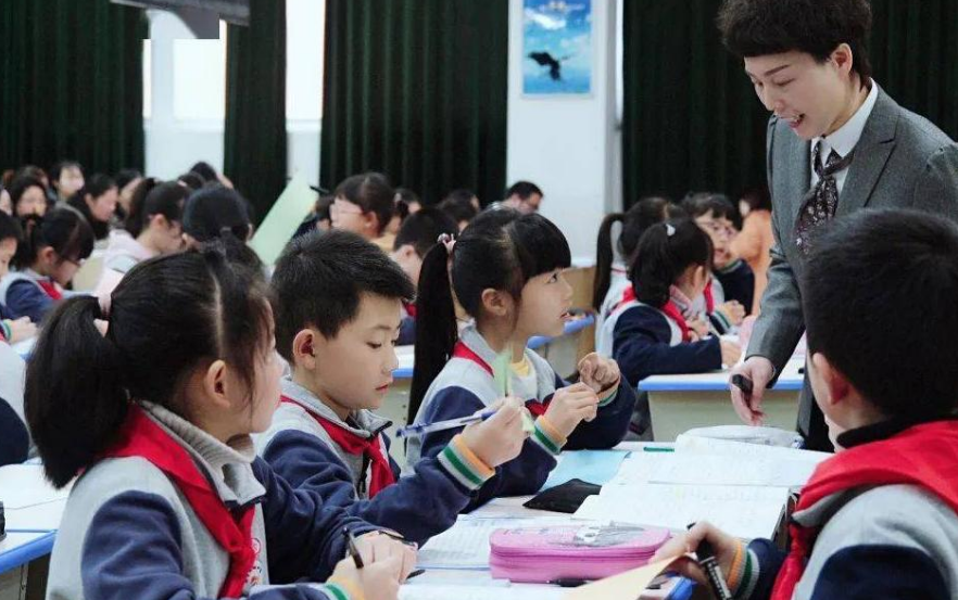 課后延時服務(wù)實施，一老師口出狂言勸退家長，“你家沒有人了？”