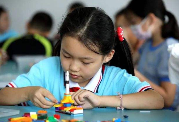 教育部下發(fā)新消息，2022年秋季將全面實(shí)施，家長(zhǎng)的壓力終于減輕了