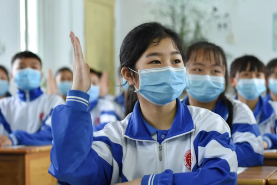 班級調(diào)座位也有講究？看似毫無規(guī)律可循，其實(shí)班主任費(fèi)了不少心思