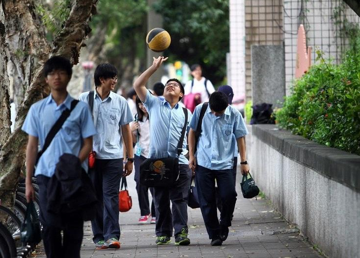 “周中班”遇到寒冬，10月1后或?qū)⒈蝗∠?，部分地區(qū)已下發(fā)通知