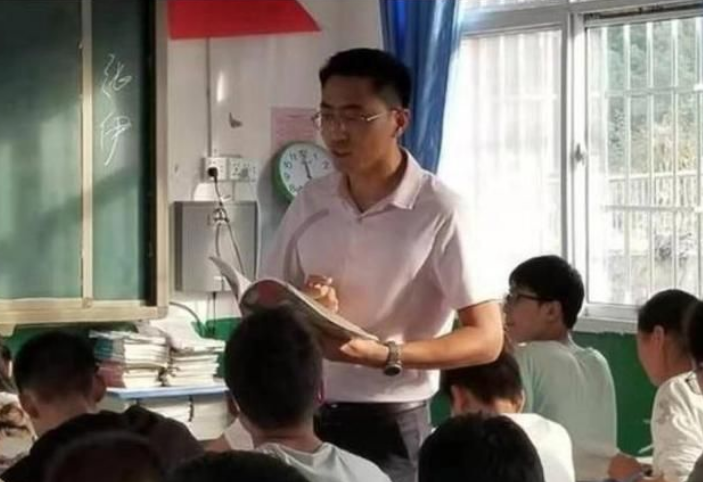 江西70多名教師集體辭職，背后的原因骨感且現(xiàn)實(shí)，鐵飯碗不香了