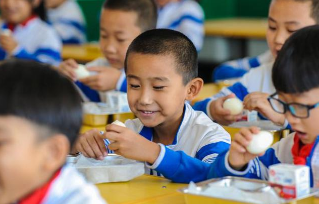 “睡眠令”落地，各地中小學(xué)調(diào)整到校時間，家長表示新問題出現(xiàn)