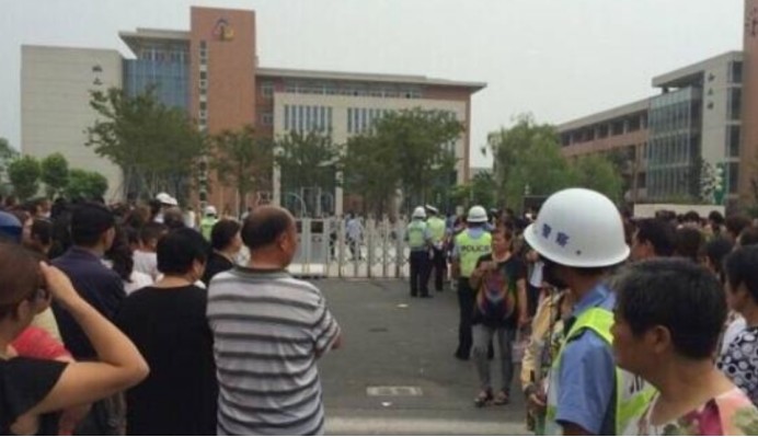 江蘇：3名女學生從5樓墜落，醫(yī)療專家連夜搶救上演“生死時速”