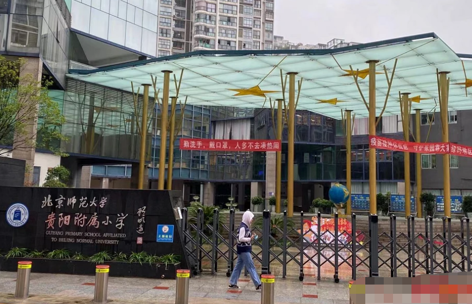 “頂流小學”37名家長，聯(lián)名要求7歲女孩退學，原因是什么？