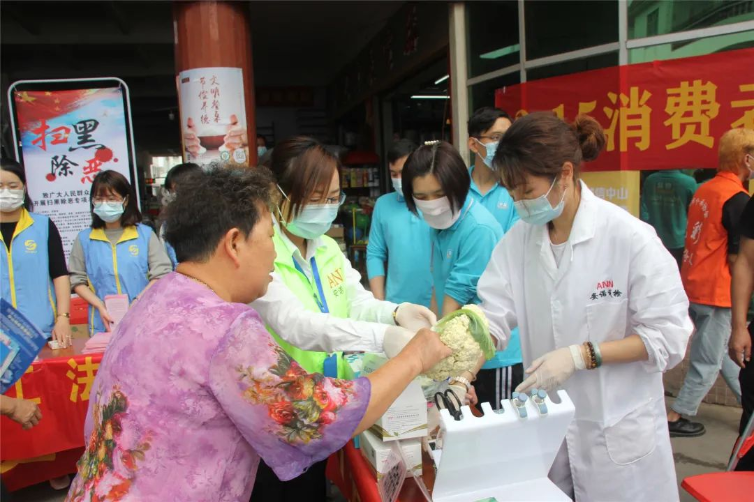20210315板芙鎮(zhèn)舉行“3·15國際消費者權(quán)益日”咨詢宣傳活動03.jpg