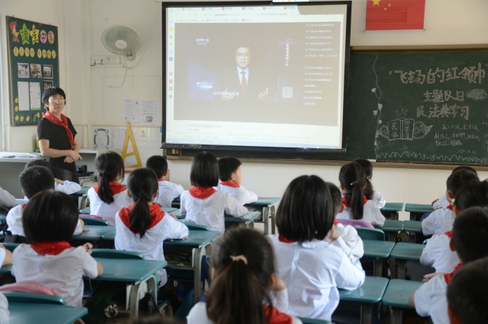 班級利用平臺資源學習民法典1.JPG