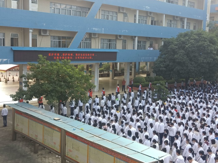港中進行垃圾分類主題教育2.jpg