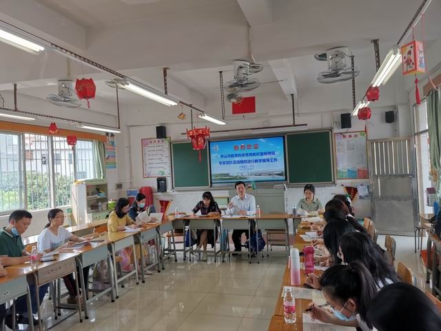 調(diào)整大小 3.30 辛鍵老師在評課.JPG