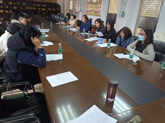 集體研討.jpg