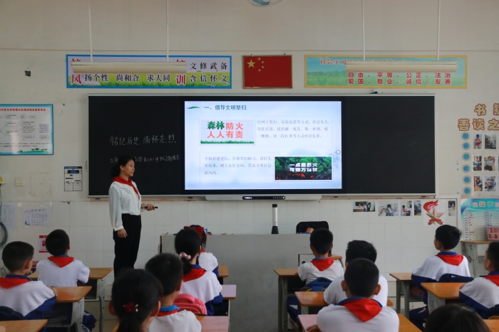 3.文明祭掃 森林防火2.JPG