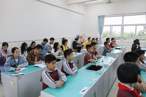 課堂展風(fēng)采 教研促成長 課堂展風(fēng)采 教研促成長