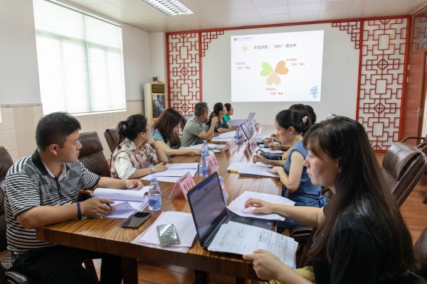三鄉(xiāng)鎮(zhèn)中小學(xué)心理健康專項(xiàng)調(diào)研組 蒞臨新圩小學(xué)開展專項(xiàng)調(diào)研 三鄉(xiāng)鎮(zhèn)中小學(xué)心理健康專項(xiàng)調(diào)研組 蒞臨新圩小學(xué)開展專項(xiàng)調(diào)研