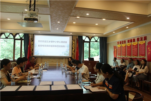 用心撐起孩子心靈的保護(hù)傘 用心撐起孩子心靈的保護(hù)傘