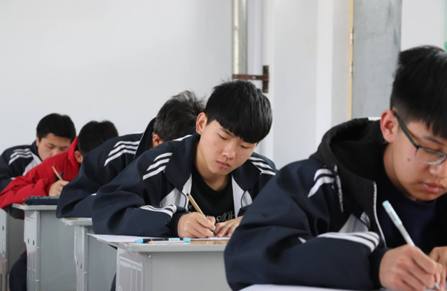 高考中，為什么要提前5分鐘發(fā)試卷？其中的深意你知道嗎