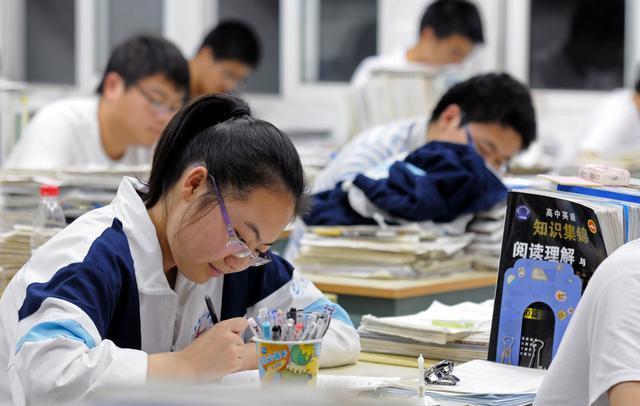 “取消文理分科”再被推上風(fēng)口浪尖，涉及7省份，學(xué)生福利來了