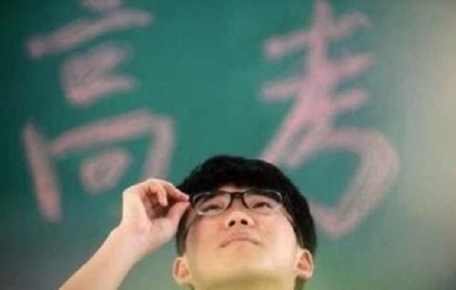 少年盜走高考試卷，國家立即更換超難備用卷，入獄的他仍考了一本
