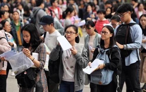 考生621分進(jìn)入211大學(xué)，收到錄取通知卻高興不起來，無奈選擇復(fù)讀