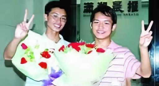 他是湖南高考狀元，考上北京師范大學卻不去，復讀一年中了狀元