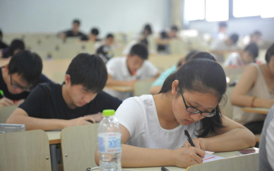 大一學生不能報考英語四級，新生困惑不已，學長們道出實情