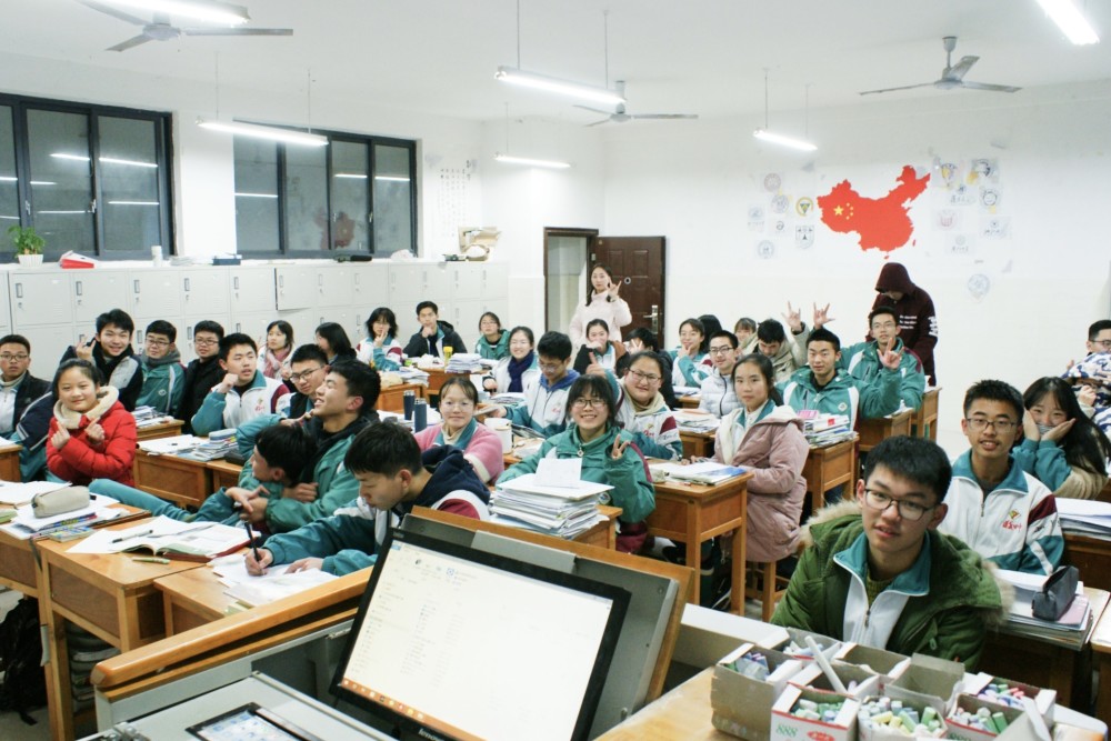 因?yàn)橐淮卧愀獾那筢t(yī)經(jīng)歷，高考669分的小鎮(zhèn)學(xué)子決定去學(xué)醫(yī)