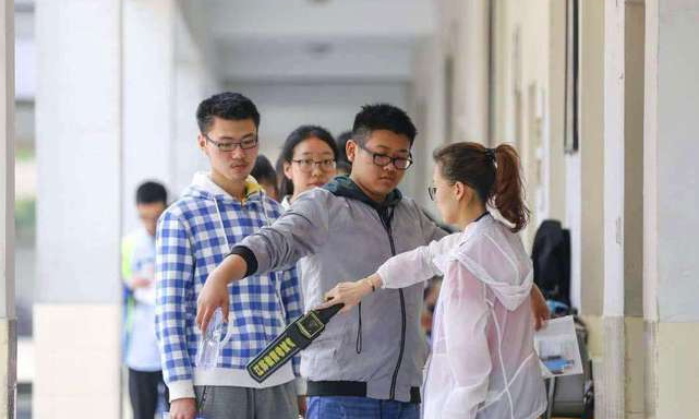 教育部發(fā)新通知，想考985、211的學(xué)生只能靠成績，家長別白忙活了