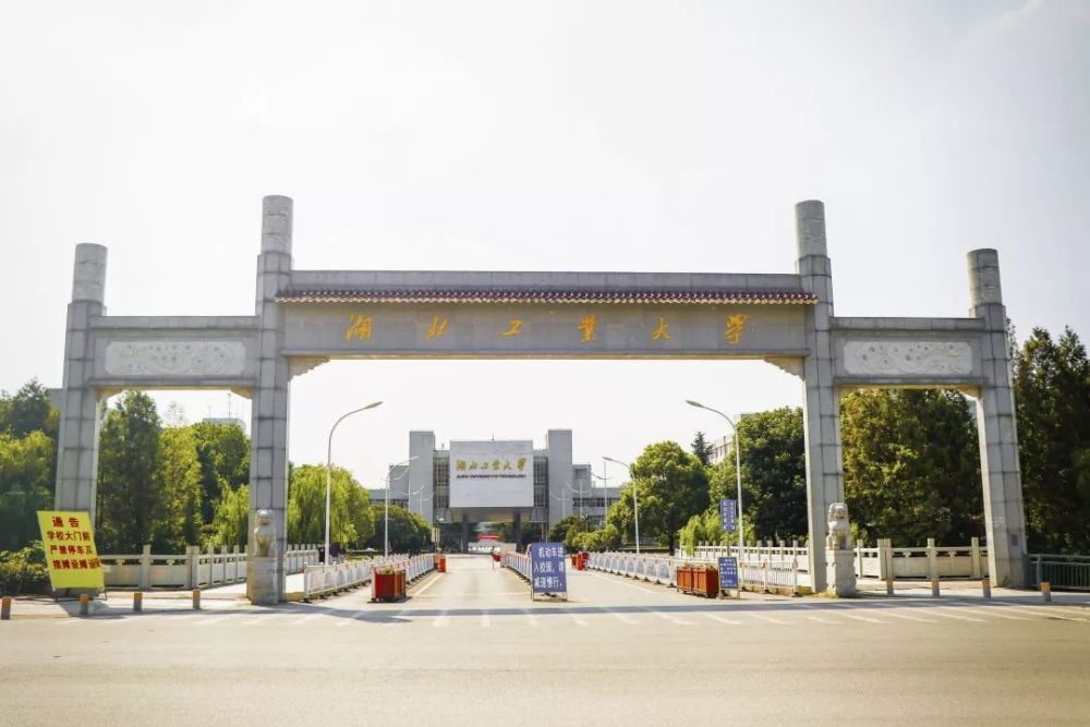 入學(xué)第二天偷拍女生裙底被勸退，這位大學(xué)新生值不值得同情？