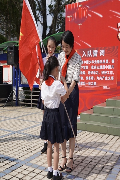 張少霞授旗.jpg