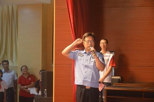 調(diào)整大小 梁玉堂副所長帶領(lǐng)宣誓.jpg
