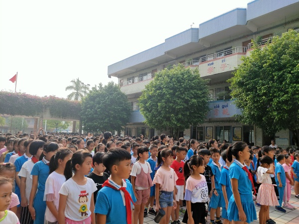 (西區(qū)沙朗小學(xué))校長(zhǎng)“第一節(jié)思政課”活動(dòng)照片3.jpg