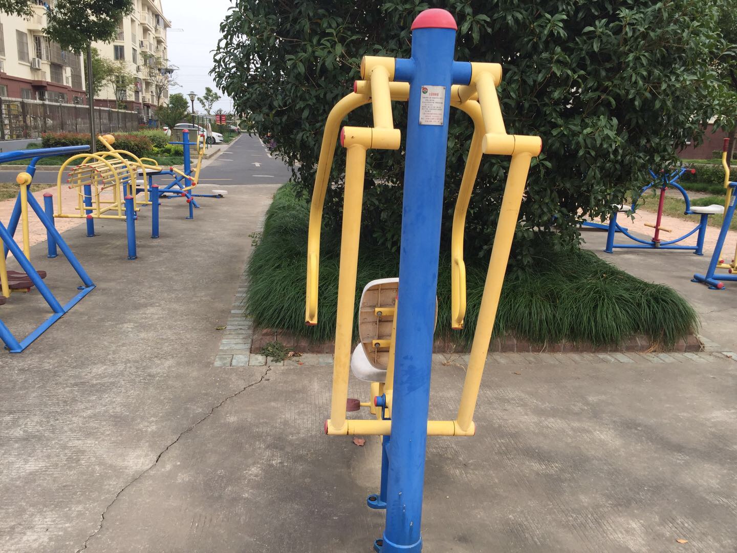 自重推胸器 自重推胸器