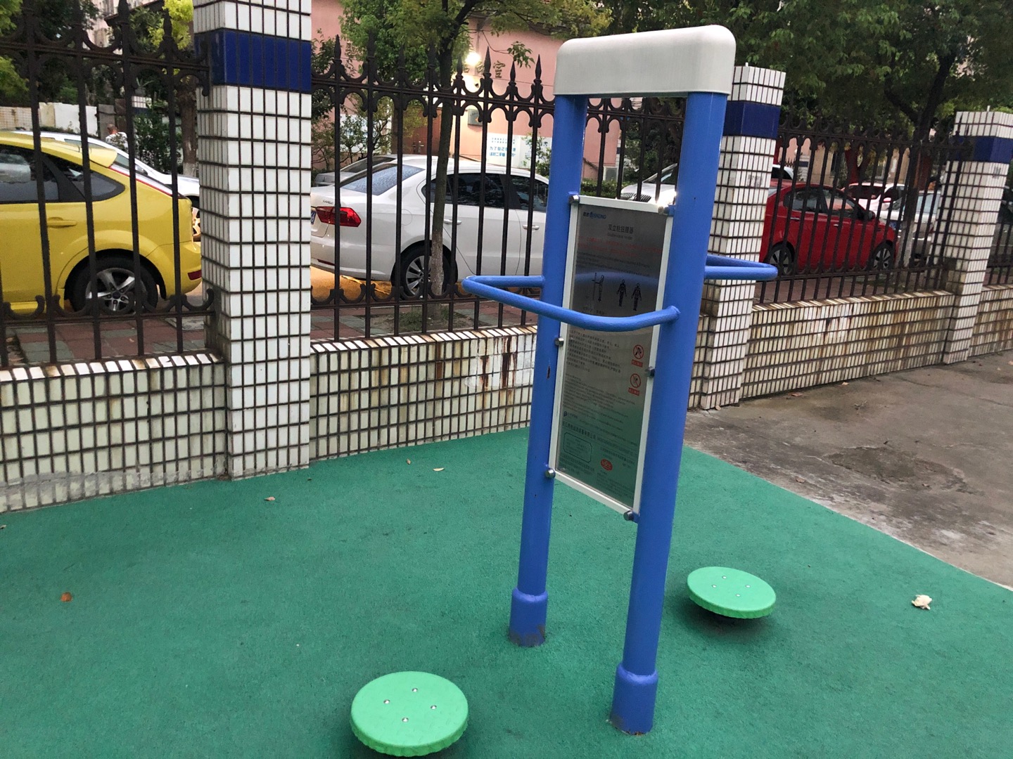 雙立柱扭腰器 雙立柱扭腰器