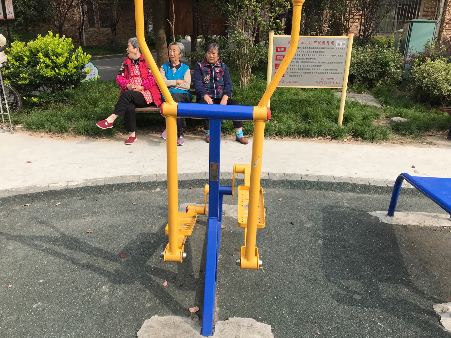 室外橢圓機(jī) 室外橢圓機(jī)