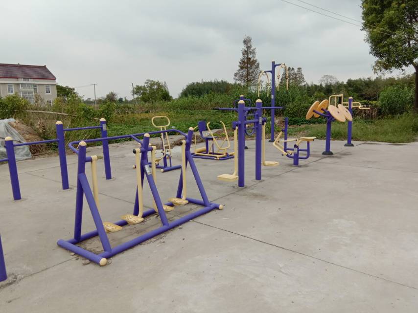 堡鎮(zhèn)營房村4隊倉庫健身點