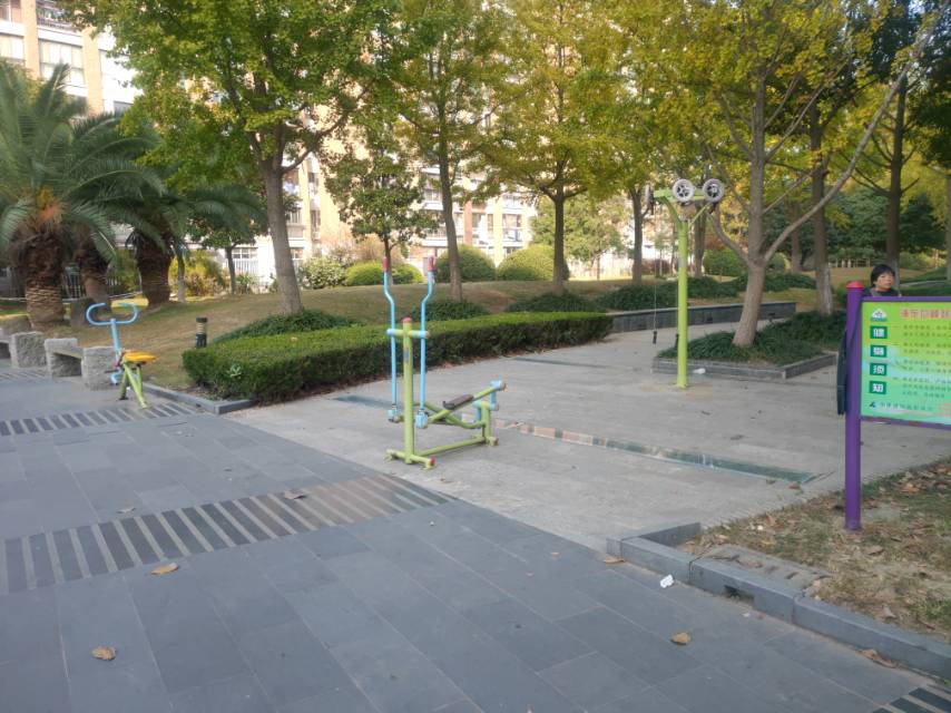 浦東巨峰路399弄中心花園健身點(diǎn)