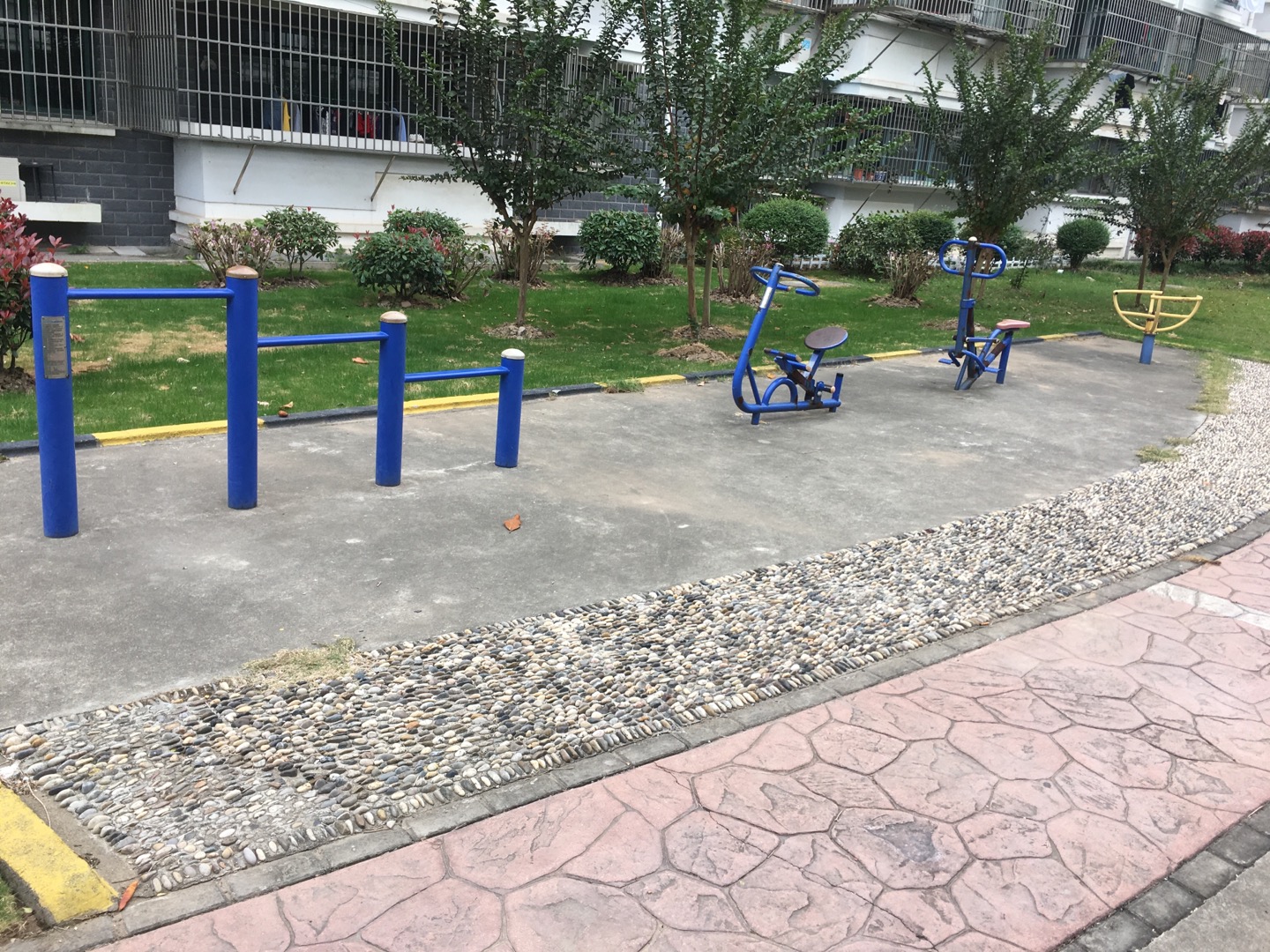 老港鎮(zhèn)宏港苑居民委員會健身苑點