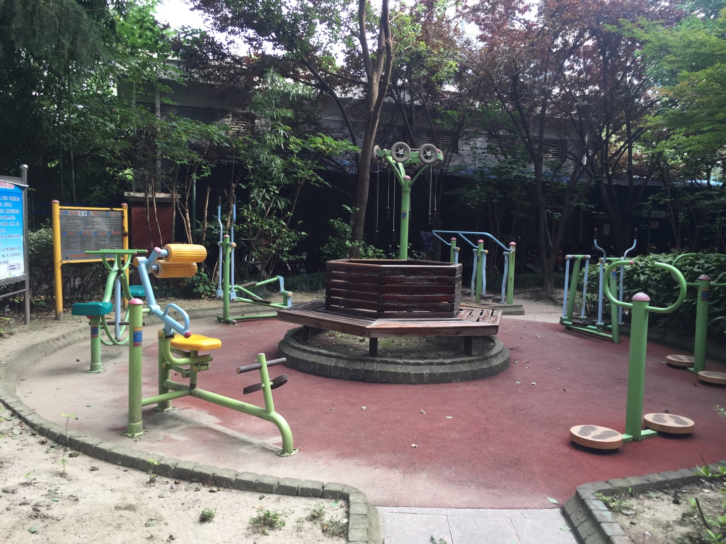 華漕敬老院健身點 華漕敬老院健身點