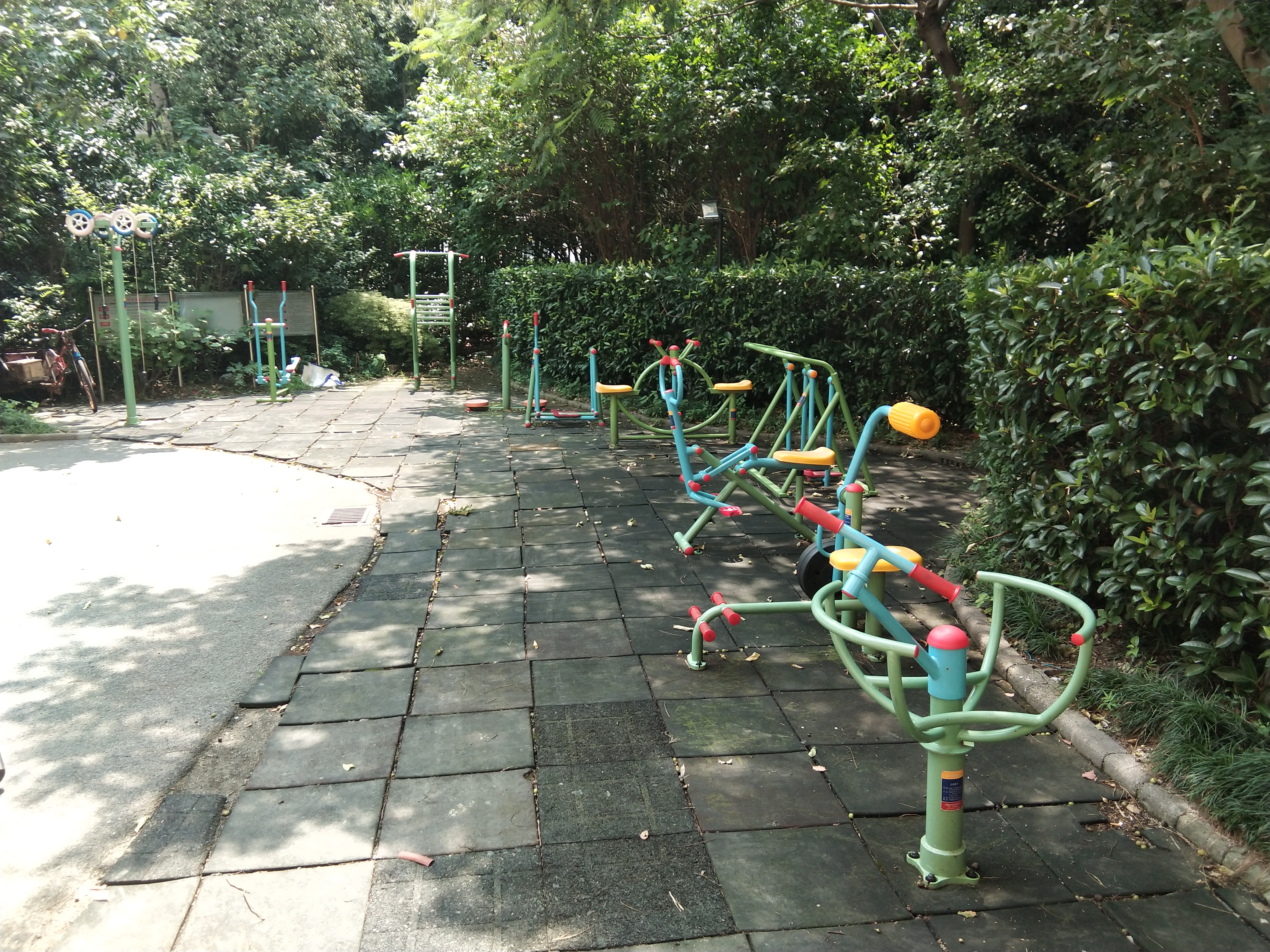 君臨天下花園健身點