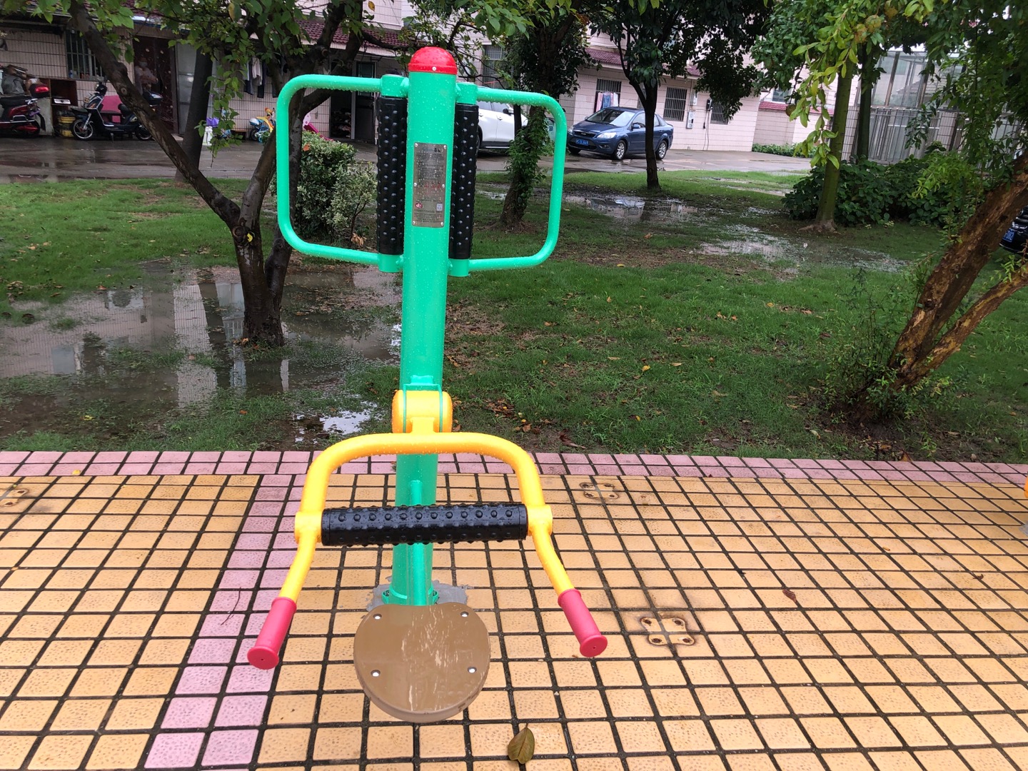 坐式腰背按摩器